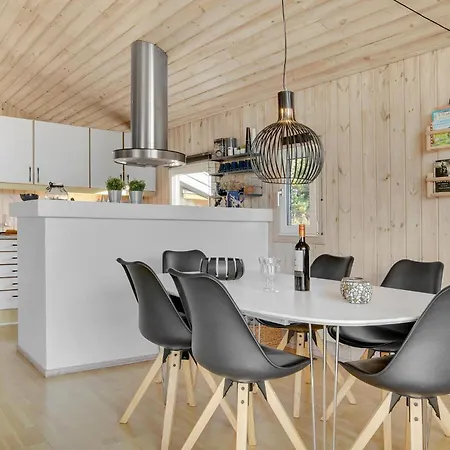 Stunning In Hjorring With Sauna Semesterbostad