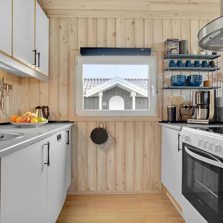 Stunning In Hjorring With Sauna Lønstrup